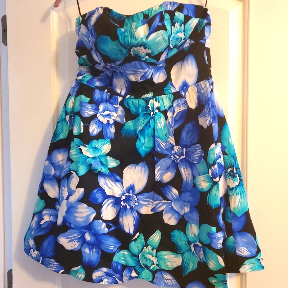 Brand new Love point strapless floral dress